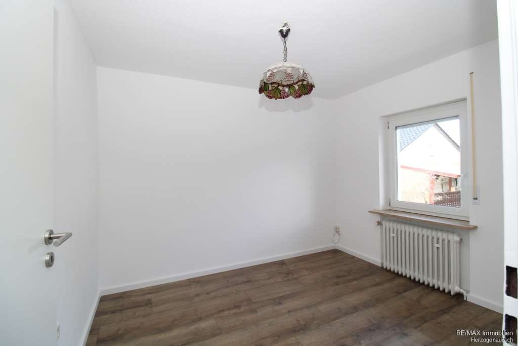 Immobilie in Aurachtal - Einziehen & Wohlfühlen – großzügiges Einfamilienhaus 
mit Garten, ideal für Familie, Großfamilie &  - Bild 3