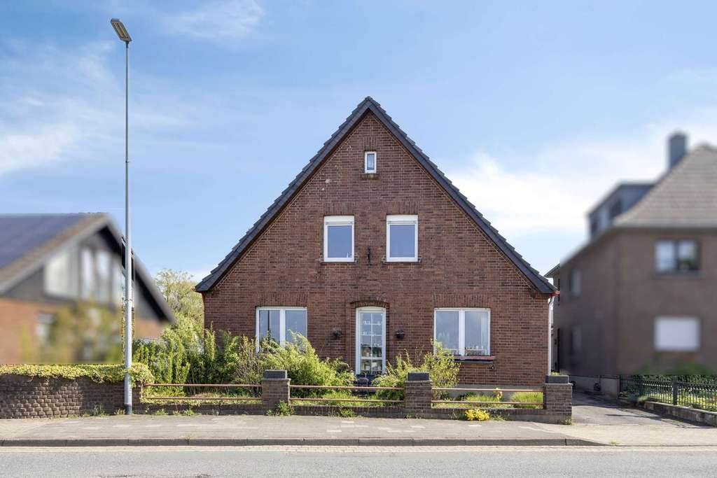 Immobilie in Rees - Millingen: Großzügiges Einfamilienhaus oder Zweigenerationenhaus mit weitläufigem Garten - Bild 0