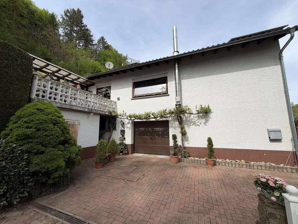 Immobilie in Niederschlettenbach - Wohnen auf einer Ebene-Wohnhaus im Bungalow-Stil mit Einliegerwohnung im Gartengeschoss - Bild 0
