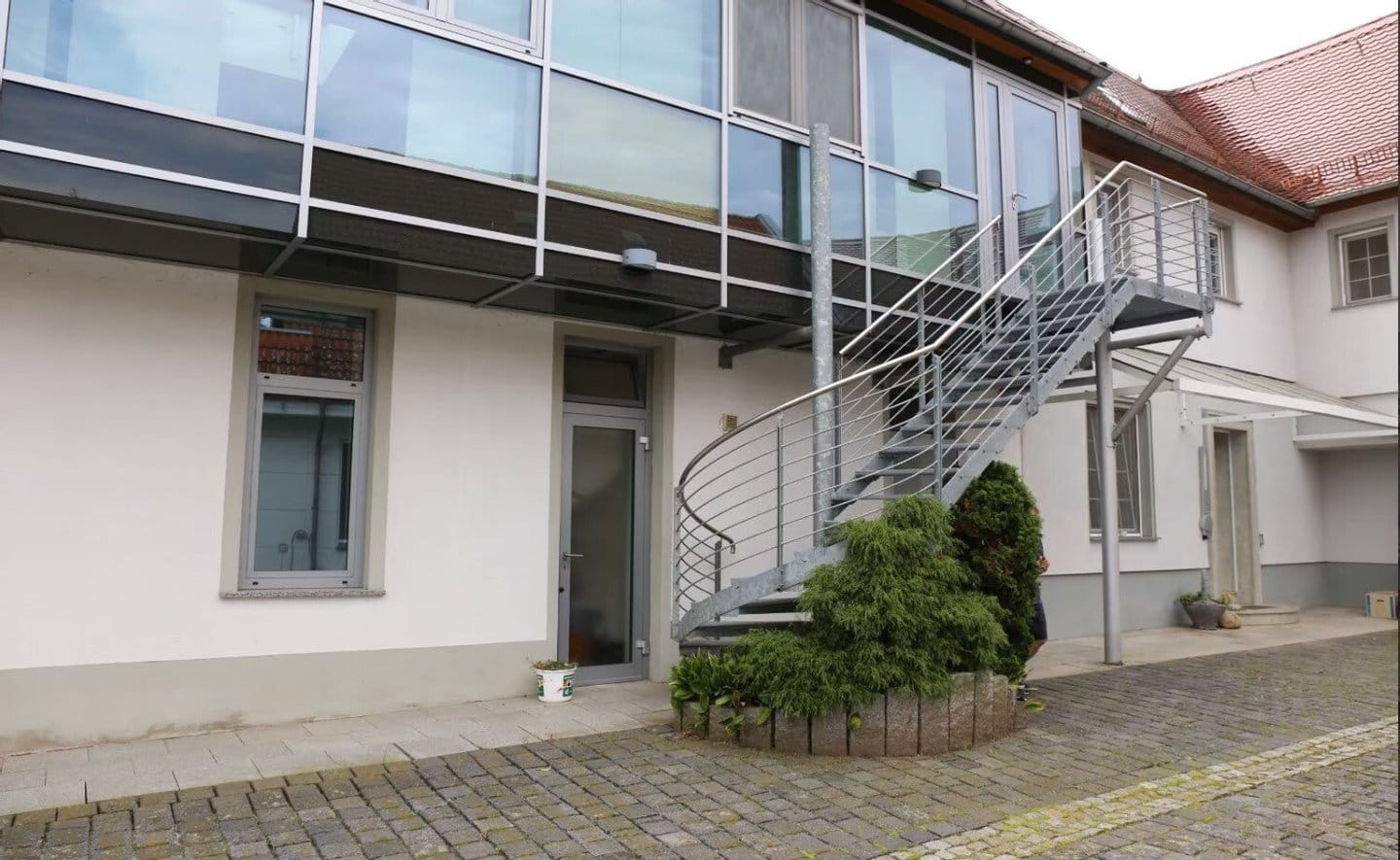 Immobilie in Ilmtal-Weinstraße - Pfiffelbach, Wohn-u.Geschäftshaus + Nebengeb. - Bild 2