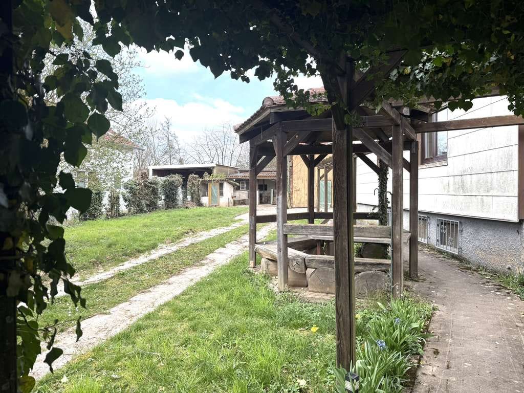 Immobilie in Neuenstadt am Kocher - Zweifamilienhaus mit 1.119 m² Grundstück | viel Platz & Ausbauoption | Neuenstadt-Bürg - Bild 2