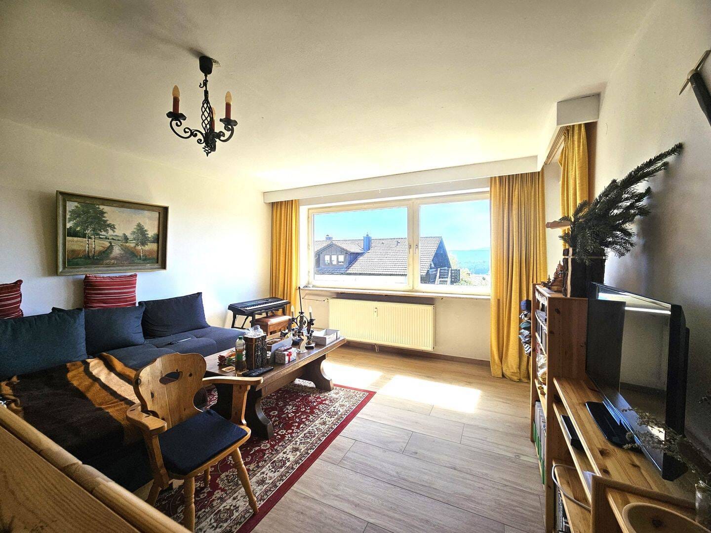 Immobilie in Böbrach - Traumhafte Aussicht & modernes Wohnen im Bayerischen Wald 4-Zimmerwohnung mit Südwestbalkon - Bild 2