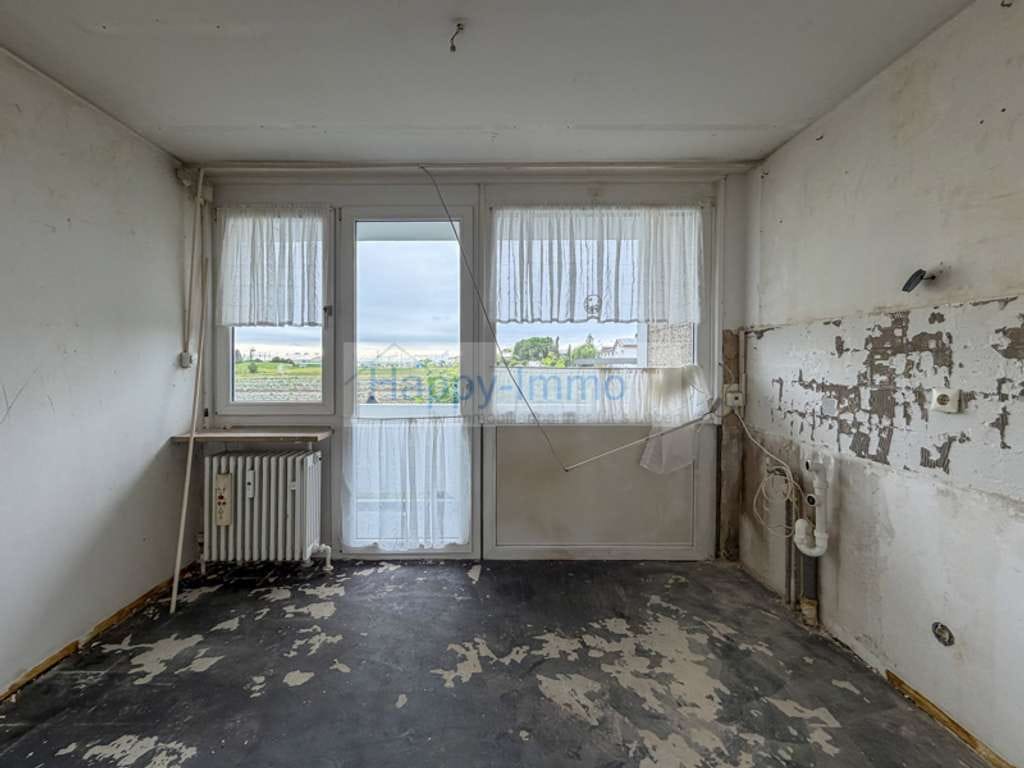 Immobilie in Haar - bezugsfreie, renovierungsbedürftige 2 Zimmerwohnung im Hochparterre in Haar nebst TG Einzelplatz - Bild 3