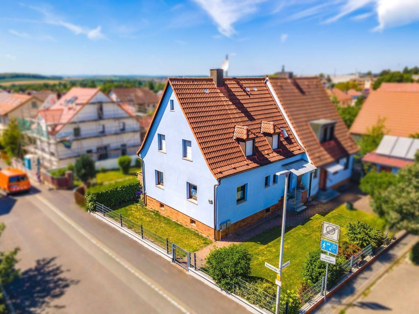 Immobilie in Waldbüttelbrunn - Gepflegtes Zweifamilienhaus in ruhiger Wohnlage - Bild 0
