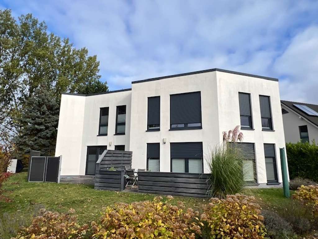 Immobilie in Elmenhorst/Lichtenhagen - Freigezogenes modernes Doppelhaus mit Doppelcarport - Bild 0