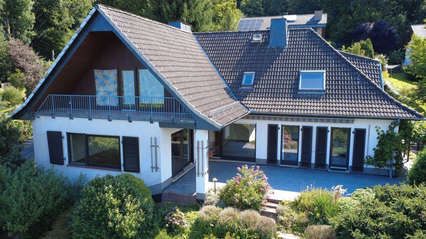 Immobilie in Bad Karlshafen - Provisionsfrei - "Wohnen mit Weitblick" Exklusive Immobilie mit Traum-Fernsicht über das Wesertal - Bild 0