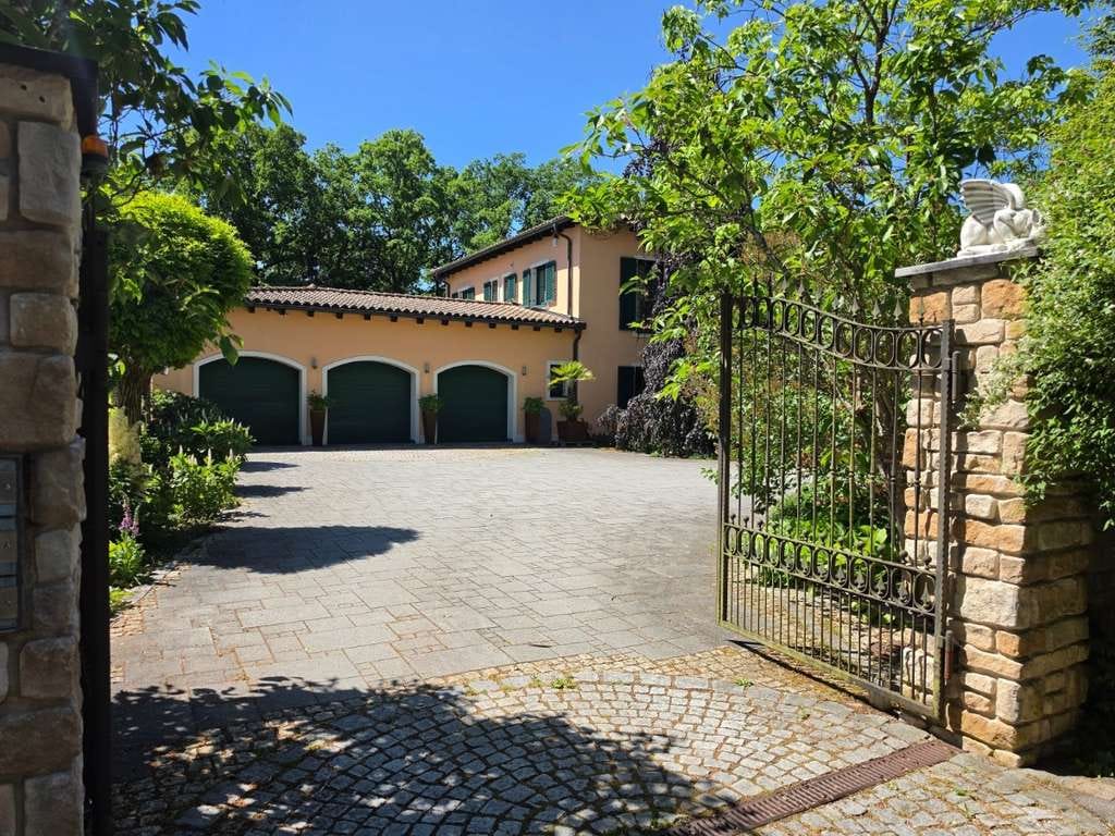Immobilie in Rattiszell - Repräsentatives Luxusanwesen auf über 10.000 m² mit Panoramablick, Pool, Teich & Privatsphäre - Bild 4