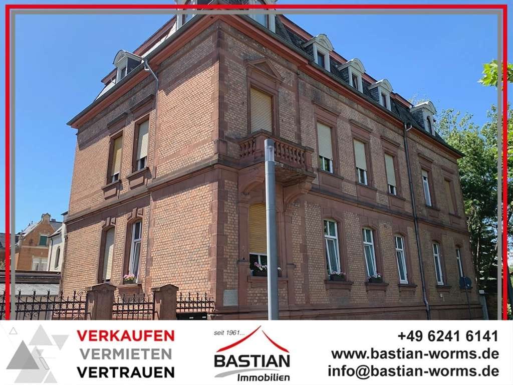 Immobilie in Osthofen - Stilvolles 6-Familien-Gründerzeithaus mit Hof, 3 Garagen und idyllischem Garten in Osthofen! - Bild 0