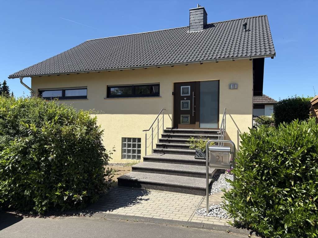 Immobilie in Ehlscheid - Ein Haus, das begeistert: Großzügiges Eckhaus mit Traum-Wohnbereich & XXL-Terrasse - Bild 1