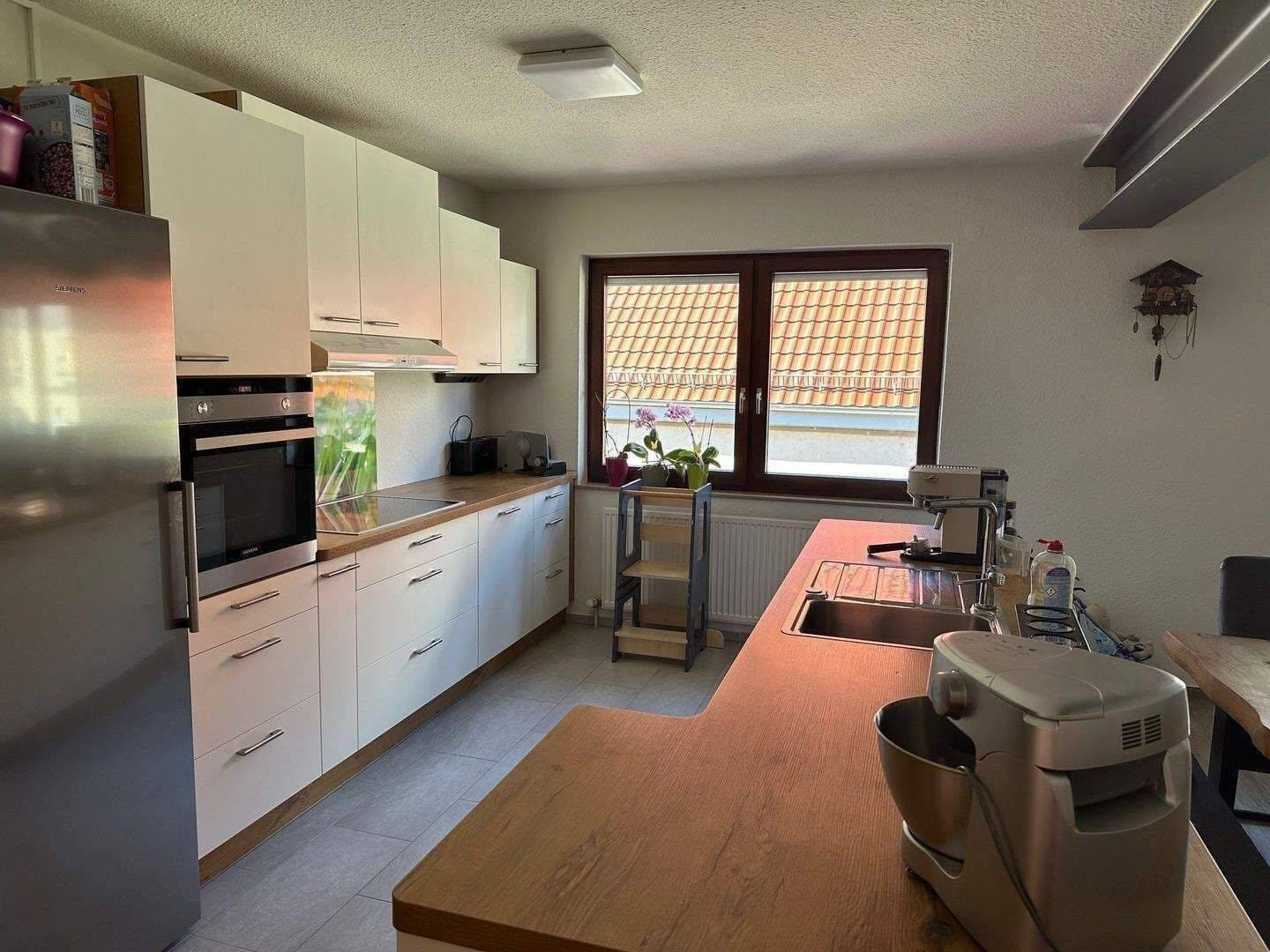 Immobilie in Vogtsburg im Kaiserstuhl - Familienfreundliche 5-Zimmer-OG-Wohnung mit Balkon  - Bild 2