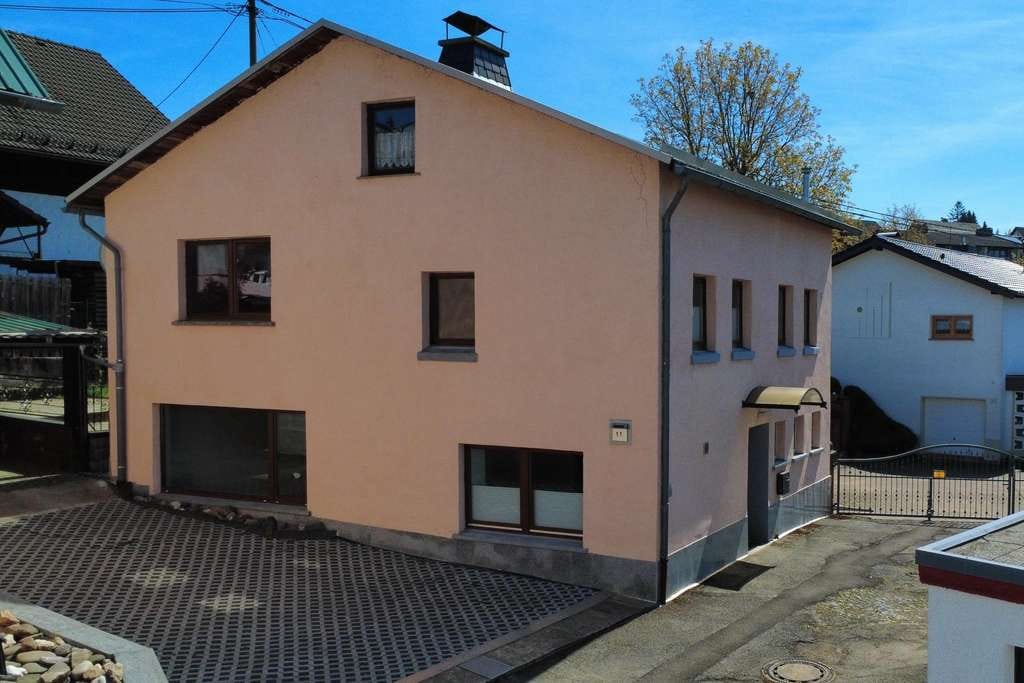 Immobilie in Ehlscheid - Charmantes Zuhause mit viel Platz und modernisiertem Zustand - Bild 1