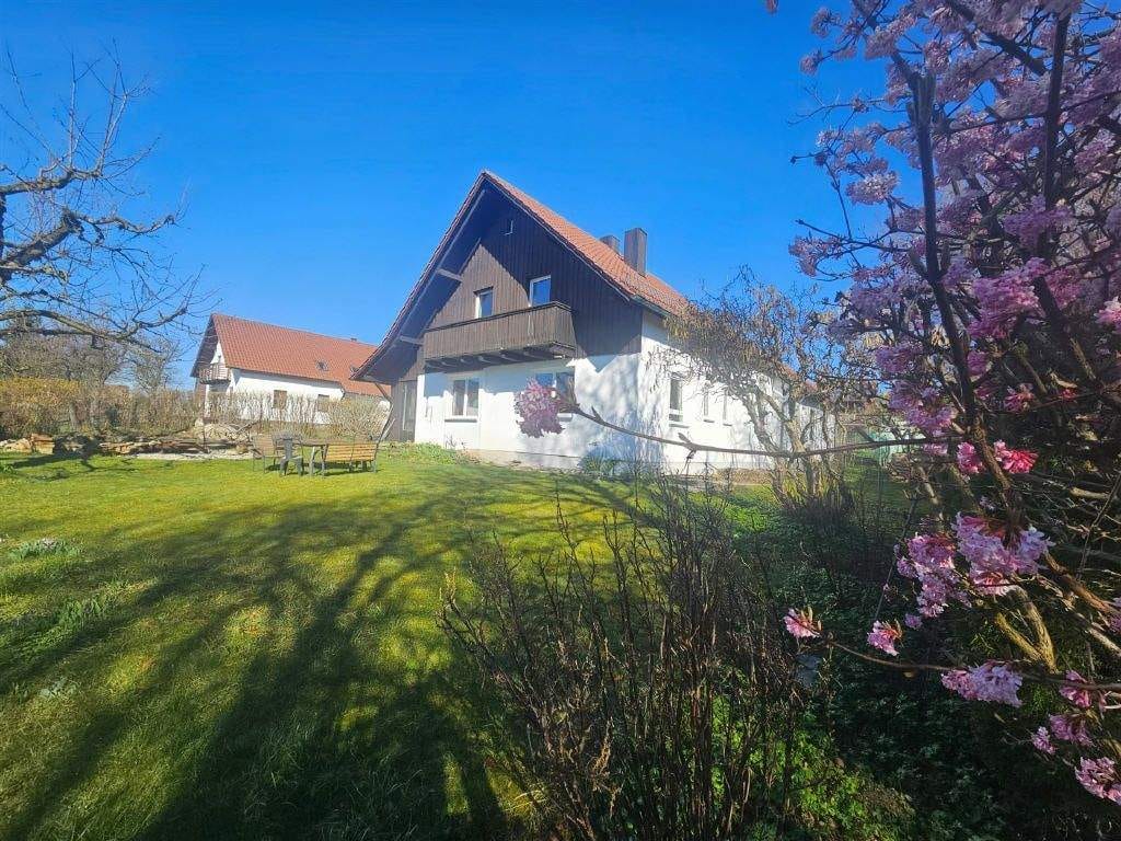 Immobilie in Vilsbiburg - Einladendes EFH mit großem Garten in ruhiger Siedlungslage, Frauensattling - Bild 0