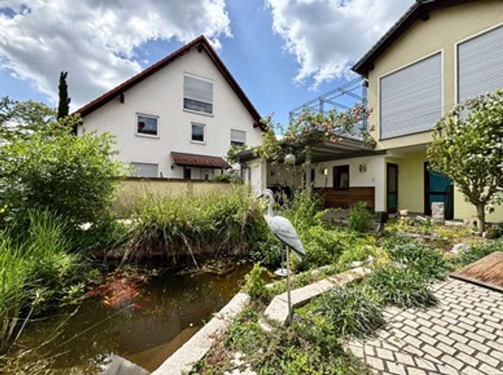 Immobilie in Mommenheim - Ca. 436 m² Wohnfläche: Zweifamilienhaus mit Garten, Teich & Einliegerwohnung - Bild 1