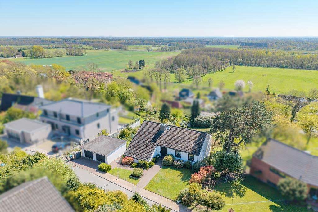 Immobilie in Escheburg - Traumhafter Ausblick: 
"Einfamilienhaus mit Einliegerwohnung und Doppelgarage in Hanglage" - Bild 2
