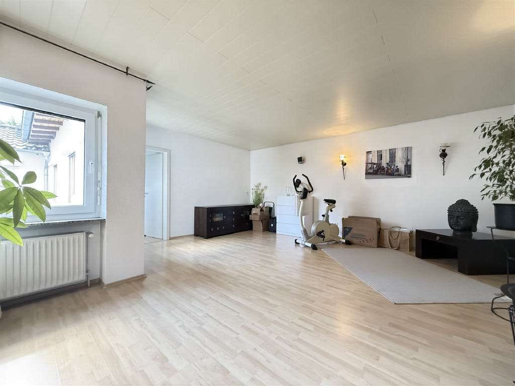 Immobilie in Kiedrich - Hübsches Wohnen in Kiedrich: 1-2 Familienhaus mit Hof, Garten und tollem Wintergarten - Bild 3