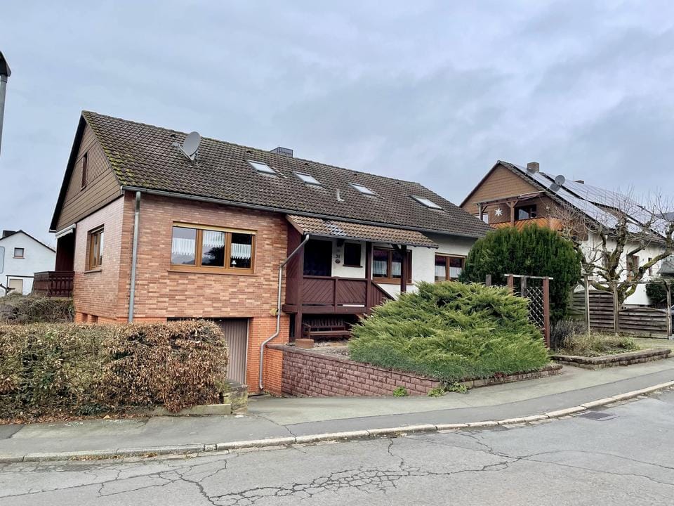 Immobilie in Haina - solides Wohnhaus mit viel Platz - Bild 0