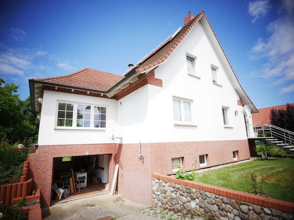 Immobilie in Lübow - Solides Einfamilienhaus mit großzügigem Wohnbereich, Vollkeller und Garage! - Bild 1