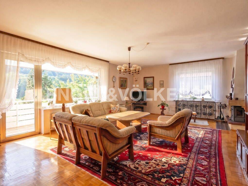 Immobilie in Hammelburg - Exklusive Großzügigkeit in Hammelburg: Repräsentatives Haus mit ca. 329 m², 6 Zimmern, 3 Bädern, 2 Garagenplätzen und privater Garten-Oase mit Potenzi - Bild 2