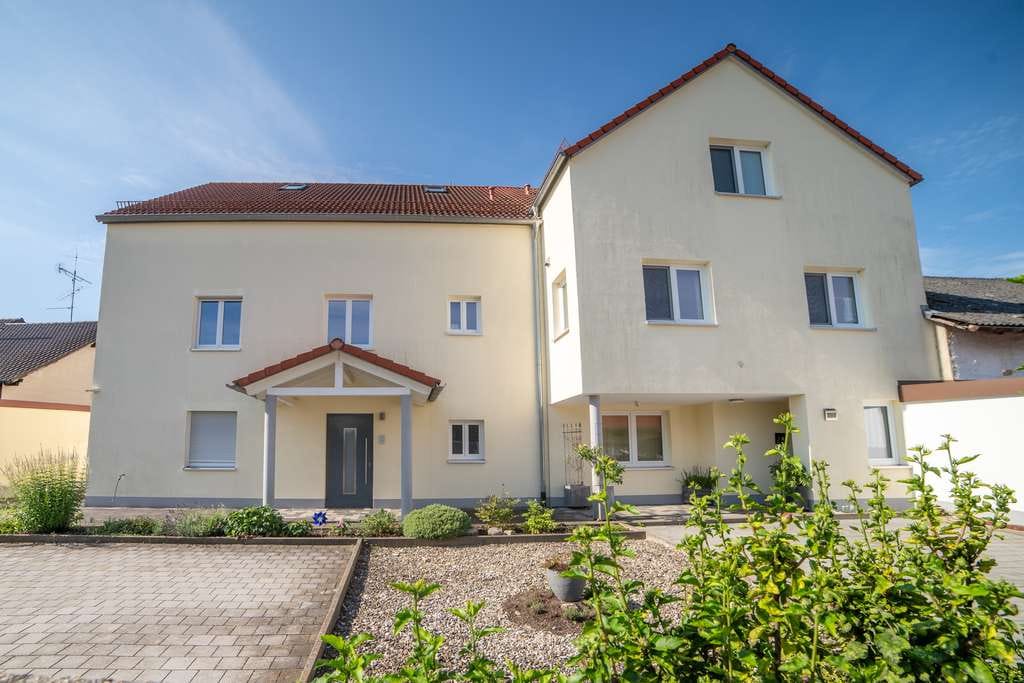 Immobilie in Adelschlag - EG-Wohnung energetisch saniert (Energieklasse A!) - 2 x PKW Stellpl., Terrasse, Garten-Möglichkeit - Bild 1