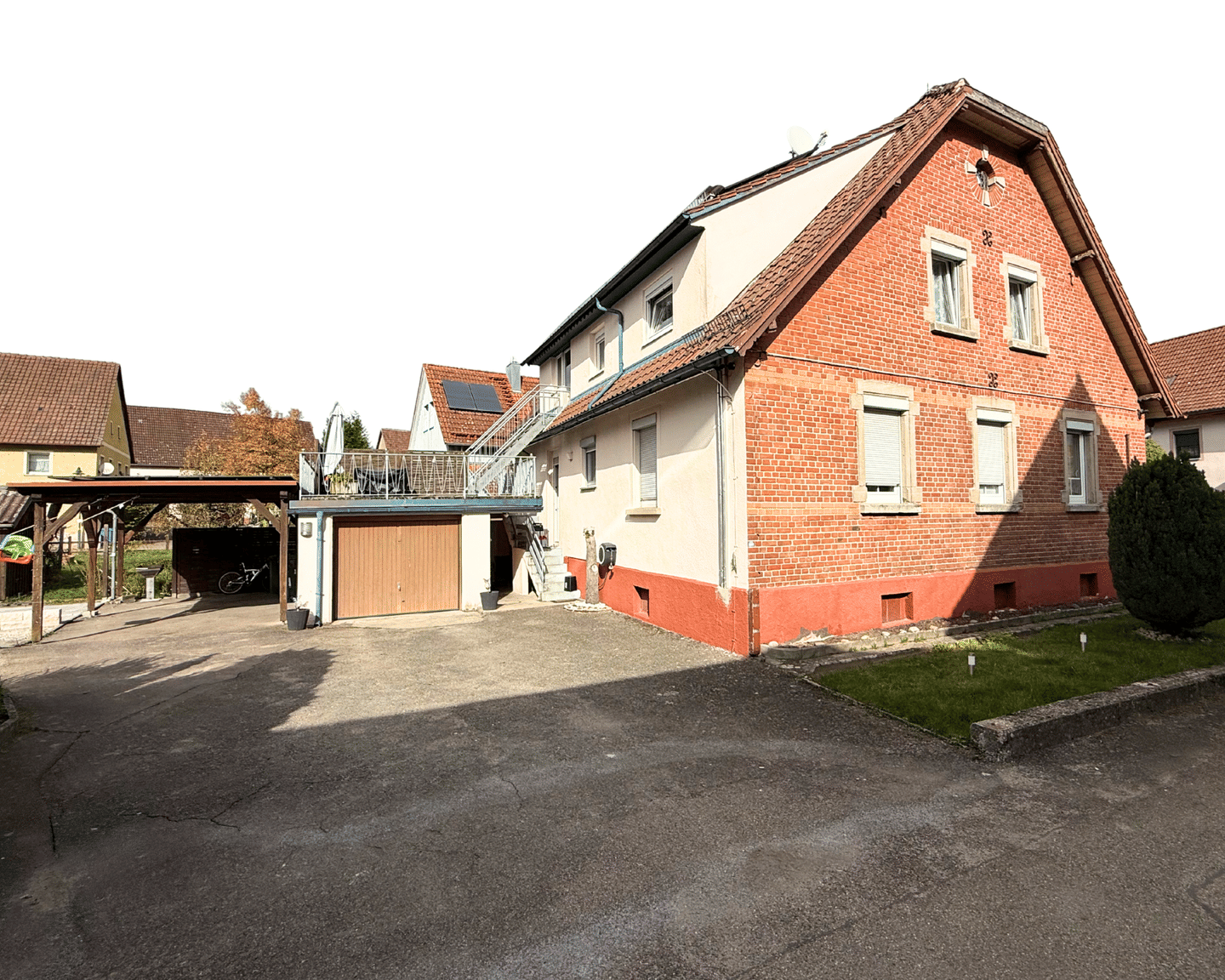 Immobilie in Adelmannsfelden - +++Top gepflegtes Zweifamilienhaus mit Terrasse, Garage und PV-Anlage in ruhiger Lage+++ - Bild 1