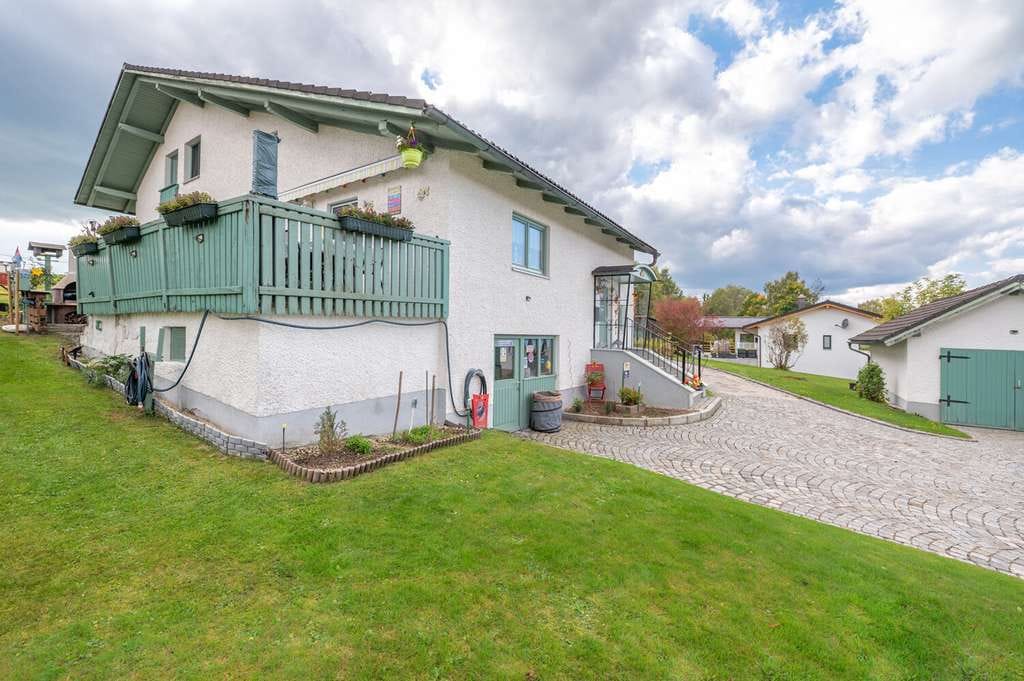 Immobilie in Neureichenau - Teilweise vermietetes Zweifamilienhaus in ruhiger Lage - Bild 2