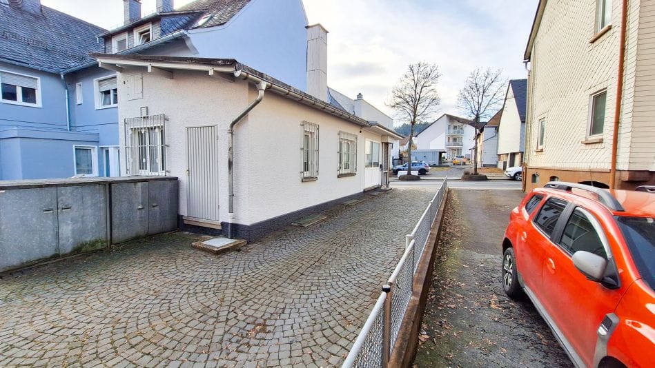 Immobilie in Rennerod - Solides Doppelhaus mit Ladenlokal in zentraler Lage in Rennerod! - Bild 2