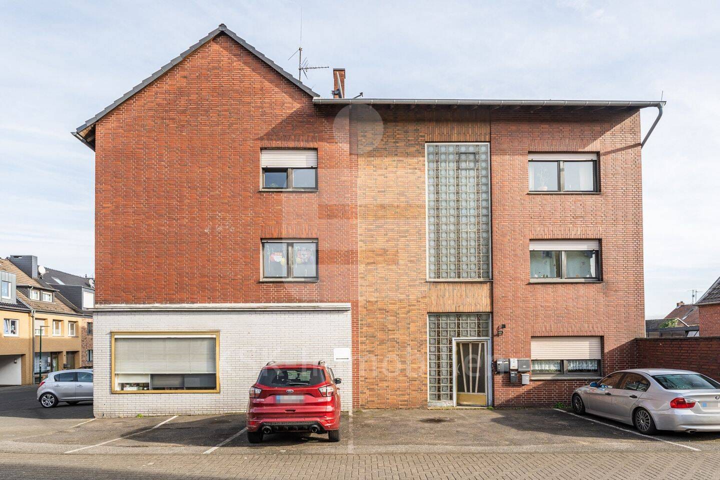 Immobilie in Hürth - Kapitalanlage mit Perspektive: Mehrfamilienhaus und Einfamilienhaus im Paket! - Bild 1