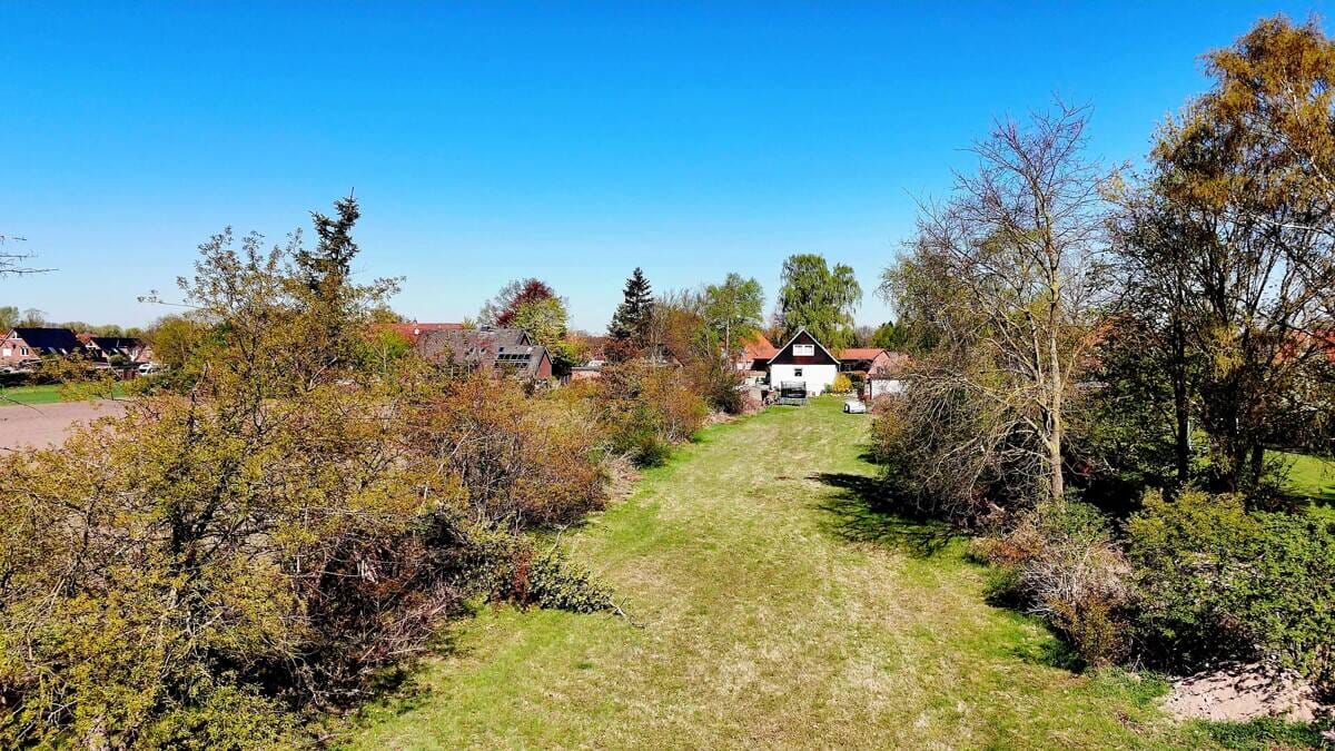 Immobilie in Wittorf - Ansprechendes Einfamilienhaus mit großem Grundstück, Garten & Perspektive in Wittorf bei Lüneburg - Bild 1