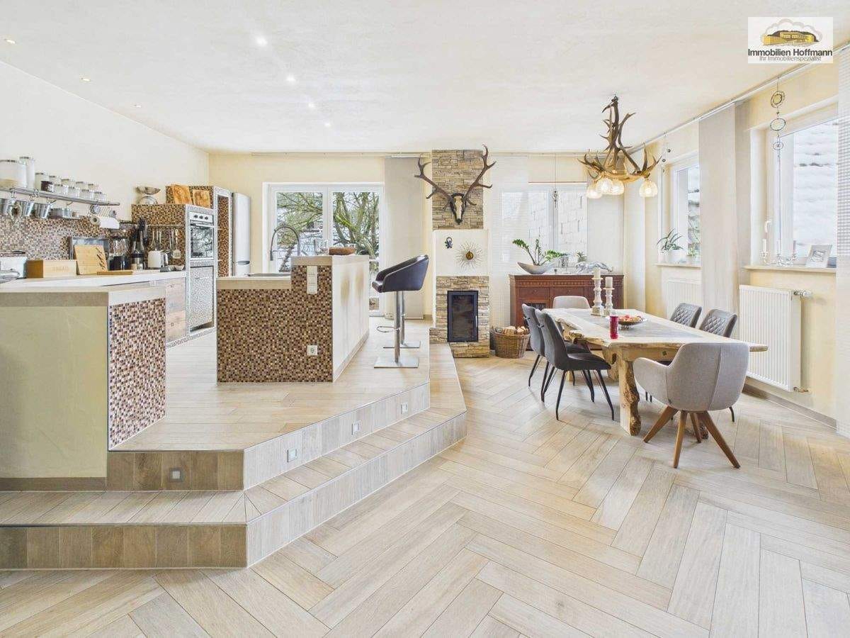 Immobilie in Kleinkahl - Exklusives Wohnanwesen mit 423 m² Wohnfläche & großem Grundstück - Wohnen und Arbeiten auf höchstem Niveau - Bild 3