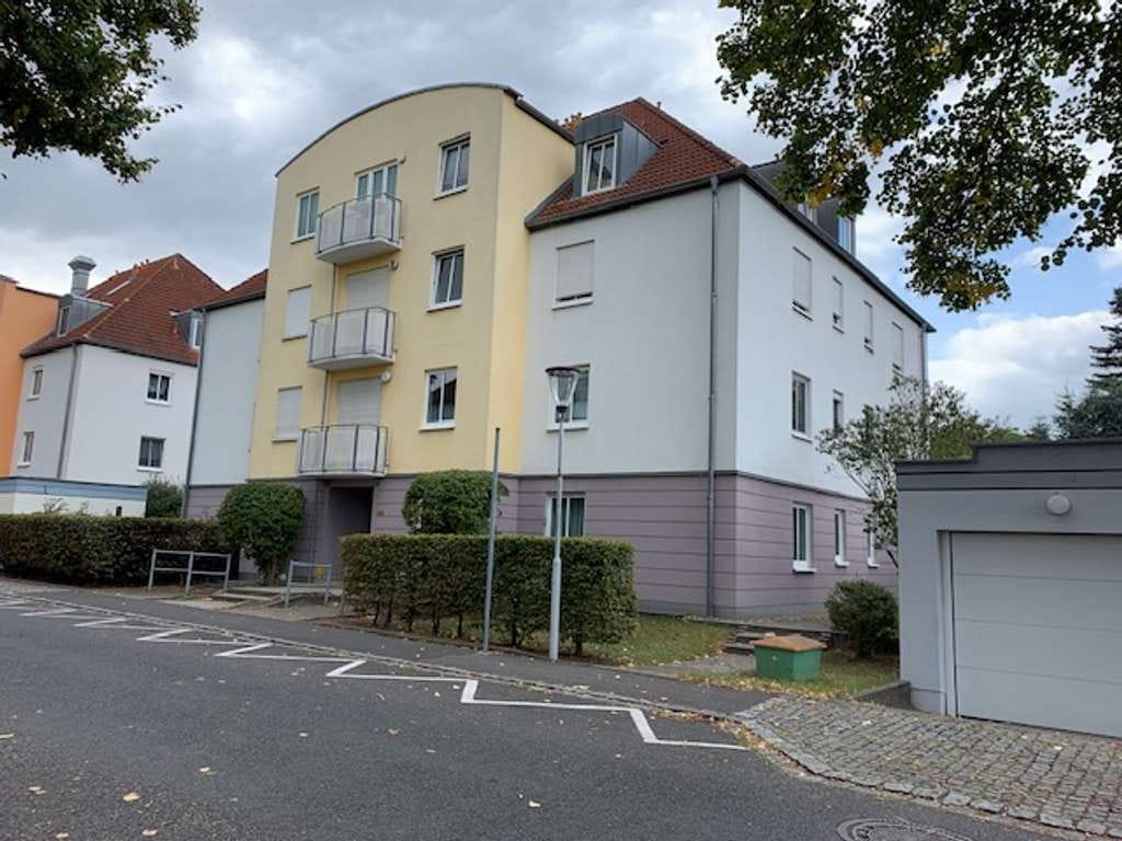 Immobilie in Coswig - Attraktive 3-Zimmer-Maisonette im Dachgeschoss mit Balkon in Coswig! - Bild 0