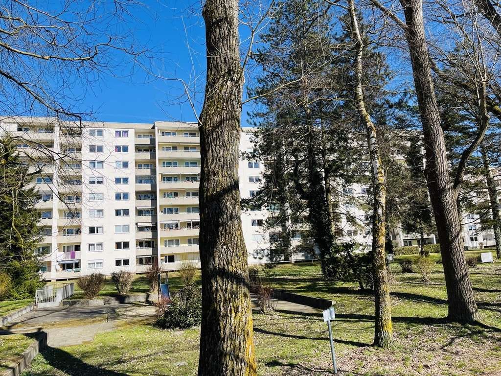 Immobilie in Puchheim - Provisionsfrei -  helle 3,5-Zimmer-Wohnung 6.OG mit 2 Loggien und herrlichem Blick - Bild 2
