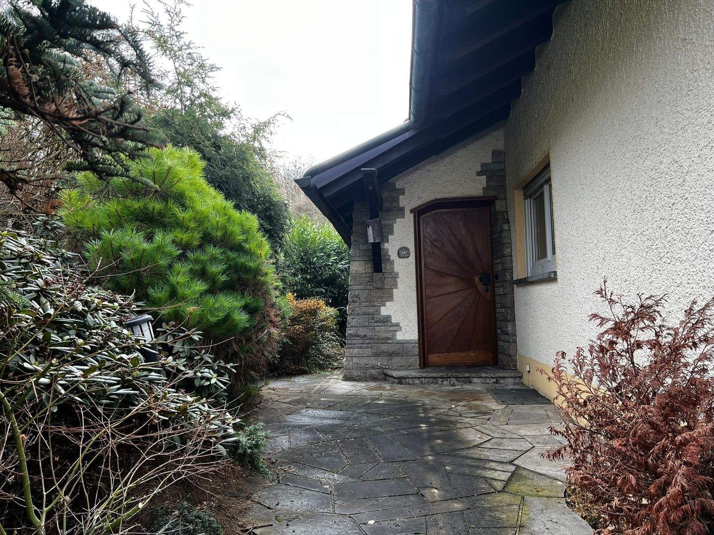 Immobilie in Eisingen - Schönes Haus mit Traumaussicht, Einliegerwohnung, schönem Garten und Garage zu verkaufen!! - Bild 1