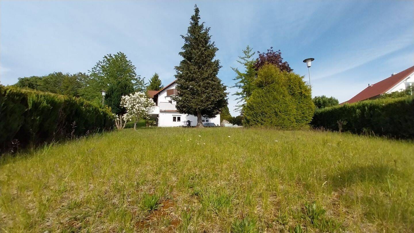 Immobilie in Hoßkirch - Platz für die ganze Familie - Günstiges Einfamilienhaus mit ELW und großem sonnigem Garten - Bild 1