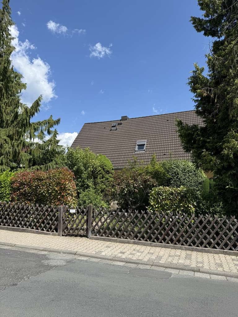 Immobilie in Friedrichsdorf - "ENTDECKE DIE MÖGLICHKEITEN !" Interessantes Fertighaus auf wunderschönem Eckgrundstück! - Bild 1