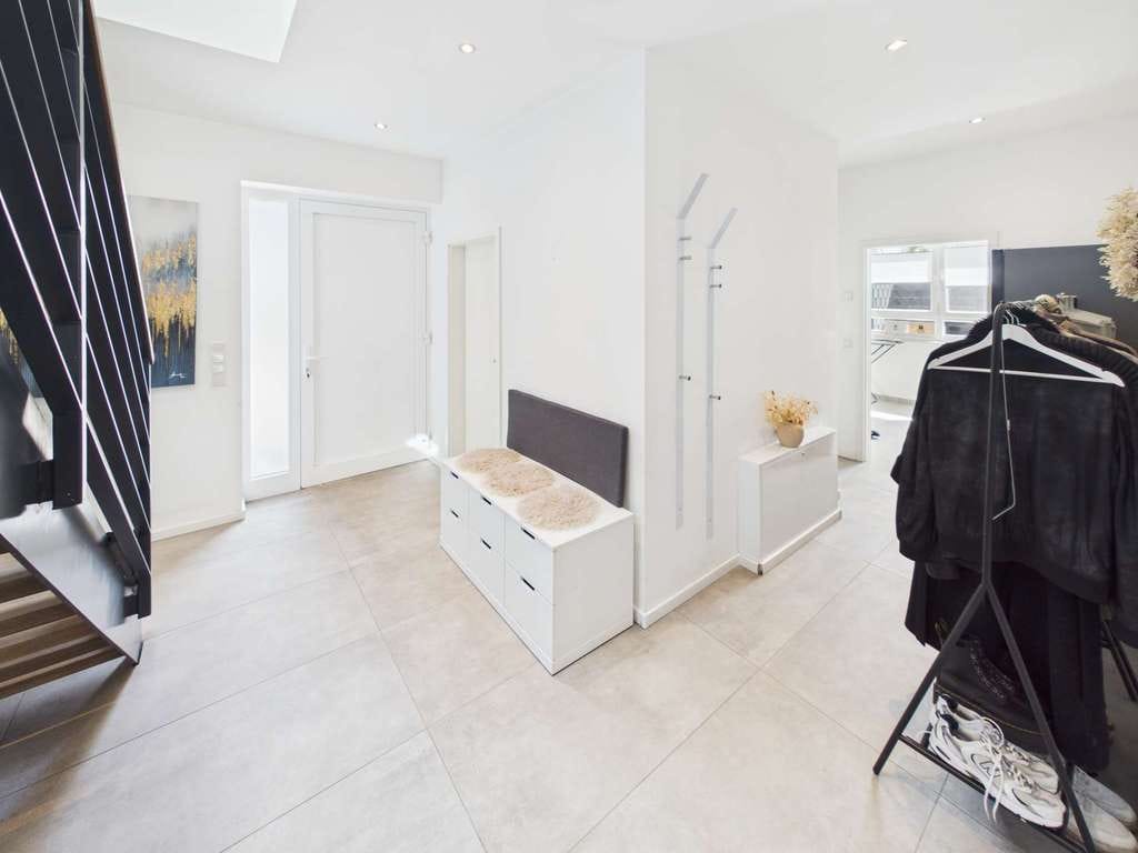 Immobilie in Adelheidsdorf - Stilvoll wohnen in Adelheidsdorf: Modernes Einfamilienhaus mit Top-Ausstattung - Bild 2