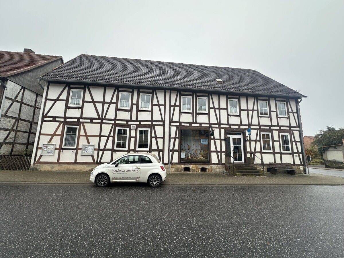 Immobilie in Immenhausen - Mehrfamilienhaus mit 4 Wohnumgen plus Gewerbefläche und Hinterhaus steht zum Verkauf! - Bild 0