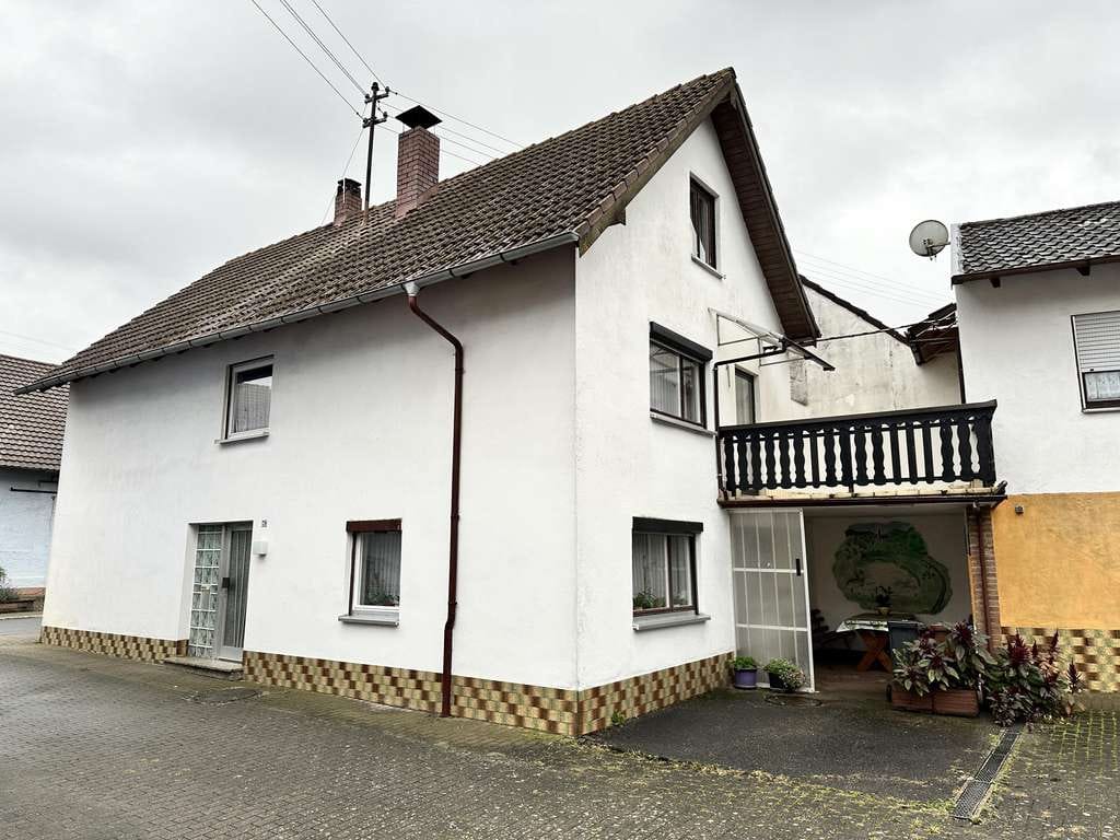 Immobilie in Külsheim - Wohnhaus mit Nebengebäude und Scheune in zentraler Lage von Hundheim
 - Bild 1
