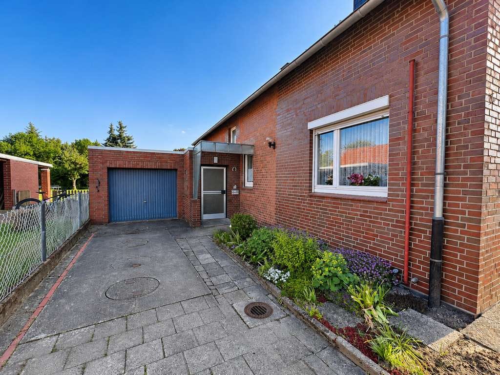 Immobilie in Barsinghausen - Freistehendes Zweifamilienhaus mit großem Grundstück in ruhiger Lage von Groß Munzel - Bild 2