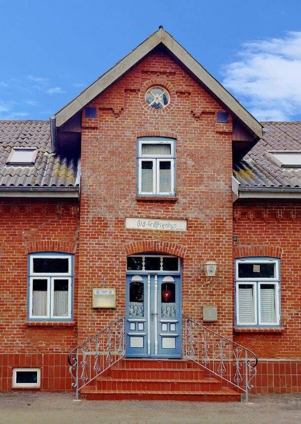 Immobilie in Dagebüll - Historisches Gebäude mit 3 Wohnungen und Scheune, Stall und Weidefläche/Pferdekoppel - in Dagebüll / Nordsee !- Sanierungsbedürftig- neuer Preis !!! - Bild 4
