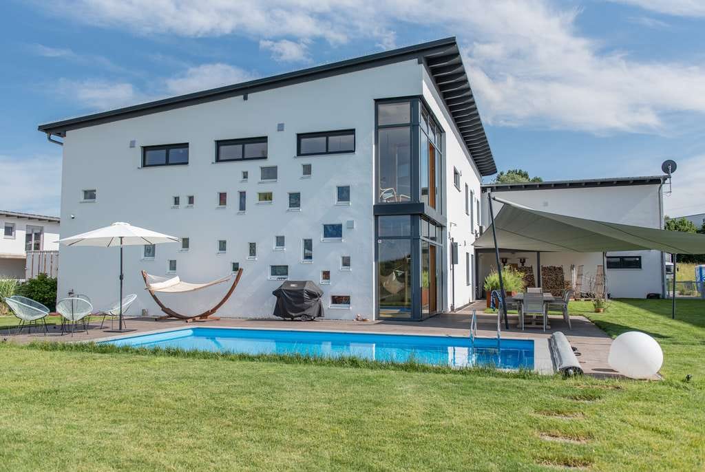 Immobilie in Schwabhausen - Exklusive Wohn- und Geschäftsvilla mit Pool, Bürotrakt und Premium Ausstattung in Schwabhausen - Bild 4