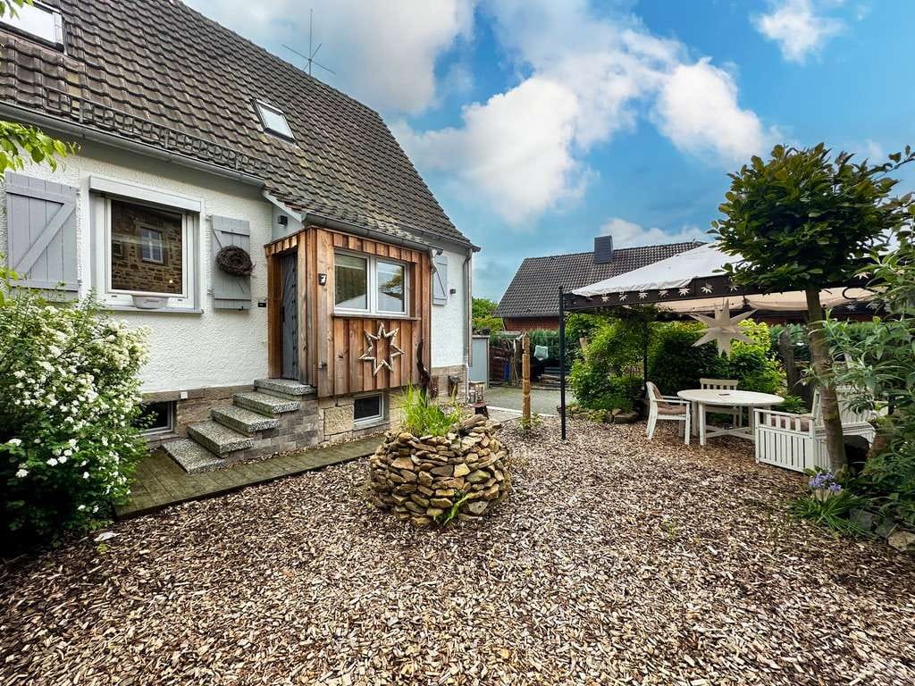 Immobilie in Guxhagen - Wohnen mit besonderem Flair – naturnah, modernisiert und liebevoll gestaltet - Bild 0
