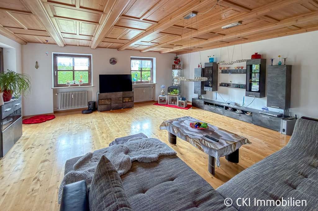 Immobilie in Münsing - Nähe Starnberger See! Wohnhaus mit 2 vermieteten Wohneinheiten auf großem, sonnigen Grundstück - Bild 2
