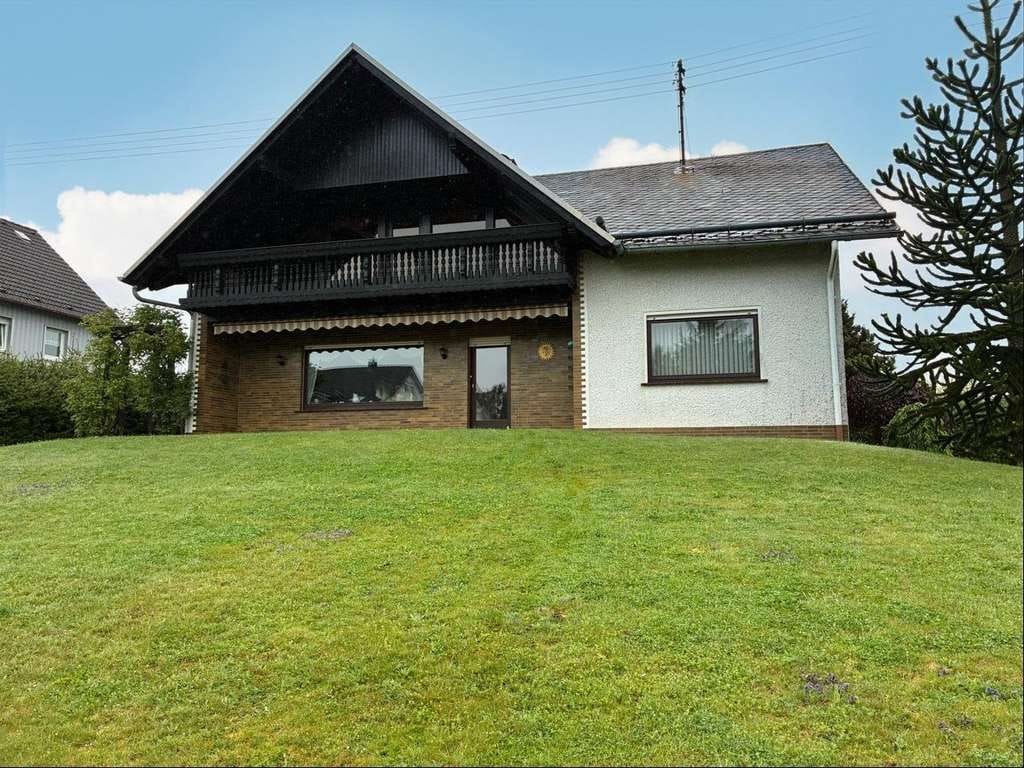 Immobilie in Nauroth - Preisreduzierung - Sie suchen das Besondere ? Großzügiges Wohnhaus mit Gartenparadies  - Bild 1