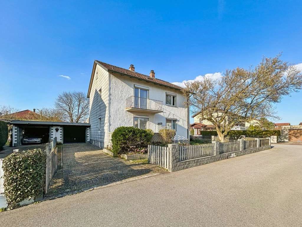 Immobilie in Plattling - Einfamilienhaus mit ca. 687 m² Grundstück u. viel Gestaltungspotenzial in ruhiger Lage von Plattling - Bild 2