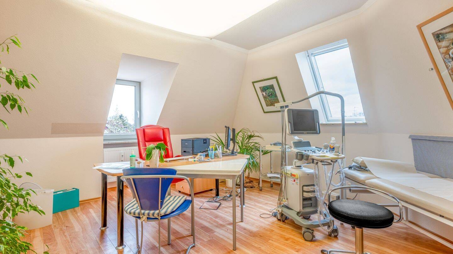 Immobilie in Neuendettelsau - Flexibilität trifft Barrierefreiheit: 95 m² Gewerbefläche mit Top-Parkmöglichkeiten - Bild 3
