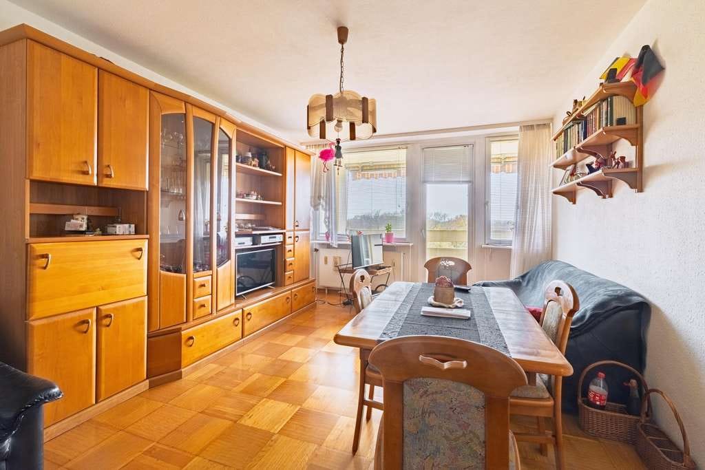 Immobilie in Umkirch - Großzügige 3 Zimmer-Wohnung mit großer Loggia und Weitblick! - Bild 2