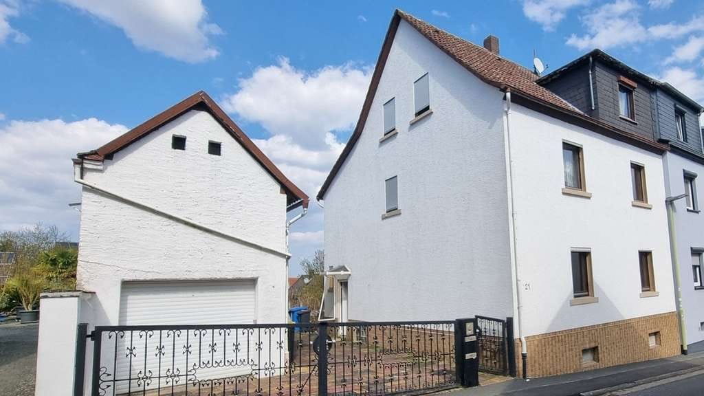 Immobilie in Friedberg (Hessen) - Gestalten statt suchen: 6 Zimmer DHH auf großzügigem Grundstück mit zwei Ebenen in Friedberg / Br - Bild 2