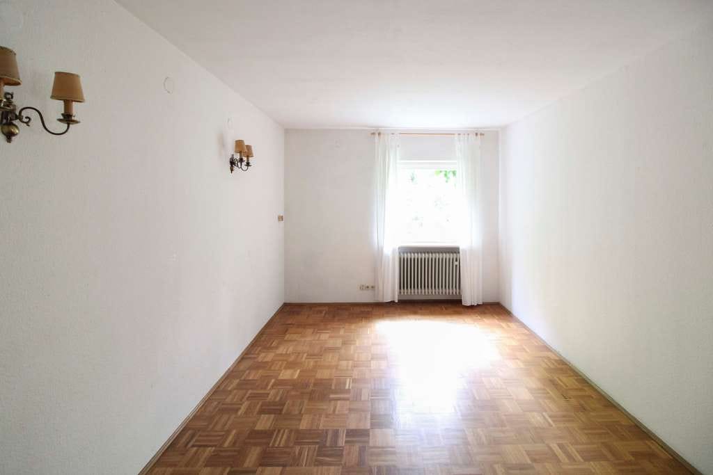 Immobilie in Bruckmühl - Großzügiges Wohnhaus mit Sanierungs- und Gestaltungspotenzial nahe der Mangfall - Bild 3