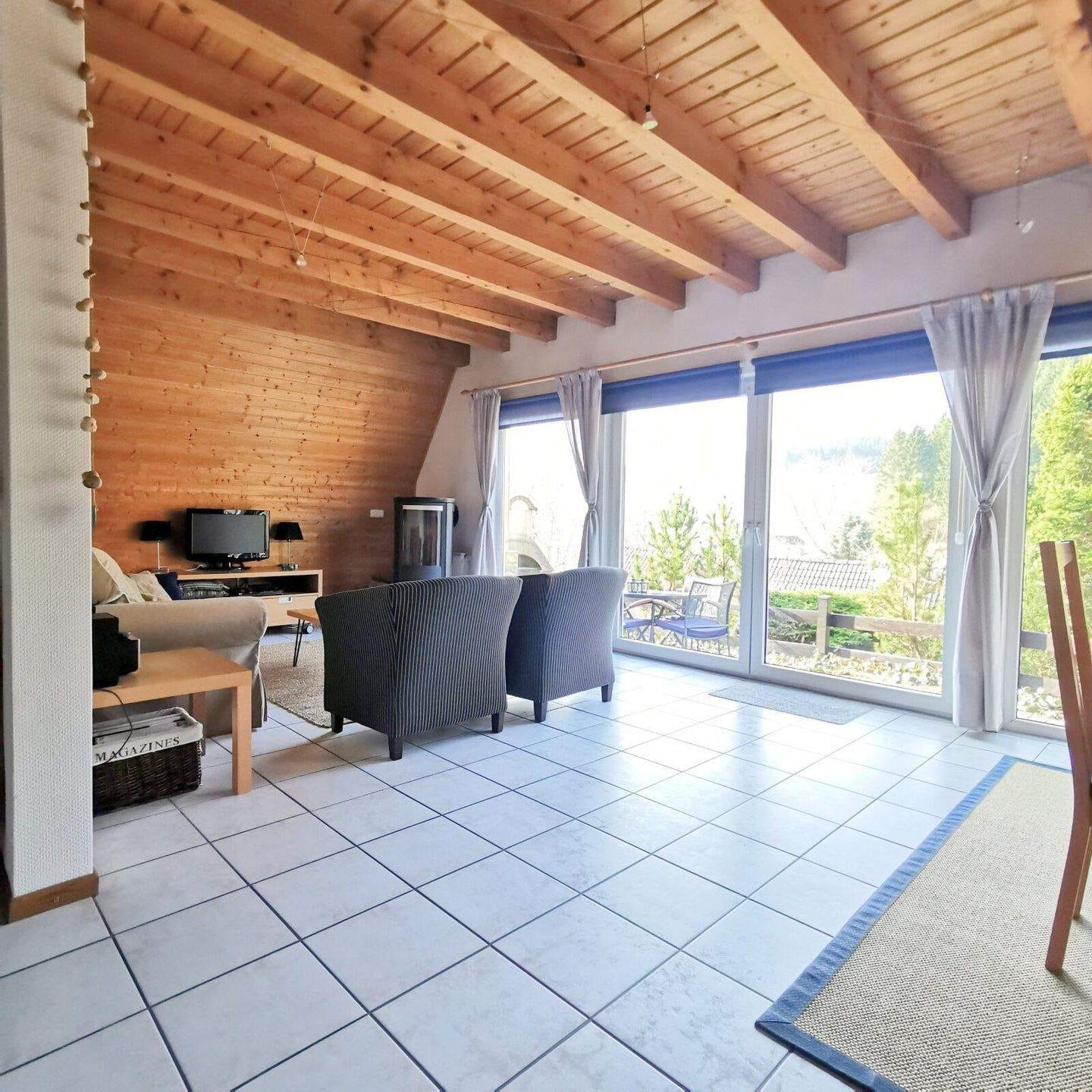 Immobilie in Bad Berleburg - Traumhaftes modernes Ferienhaus in herrlicher Lage mit Blick ins Grüne - Bild 4