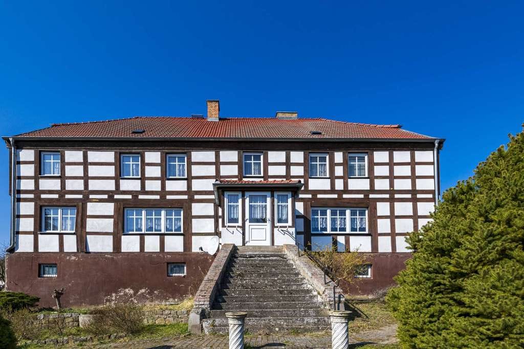 Immobilie in Liepe - Bauernhaus mit Garage und 26 Hektar Landfläche *Provisionsfrei für den Käufer* - Bild 1